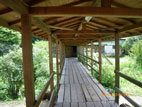 信夫温泉のんびり館 - 湯小屋へと続く渡り廊下