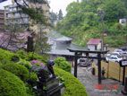 滝の湯 - 温泉神社から滝の湯へ続く階段