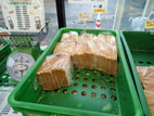 シライシパン仙台 アウトレットショップ  - 食パンの棚
