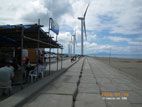 釜谷浜海水浴場 - 八竜風力発電所の風車２