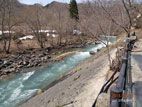 瀬美温泉 - 露天風呂から見える夏油川