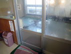 湯野浜温泉・下区公衆浴場 - 脱衣所から見た浴室