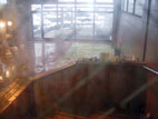 薬師堂温泉 - 内湯と外に見える露天風呂１